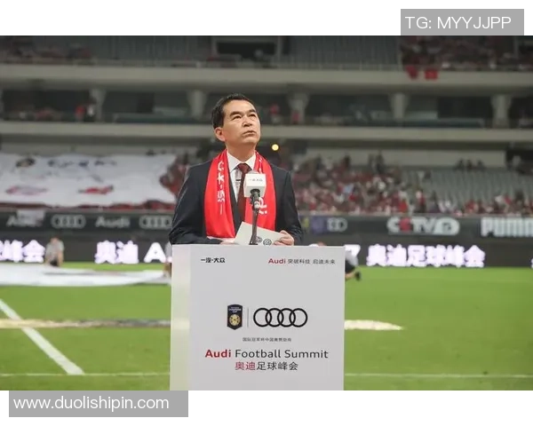 潮男足球星场内外皆焦点引领时尚风潮尽显非凡魅力